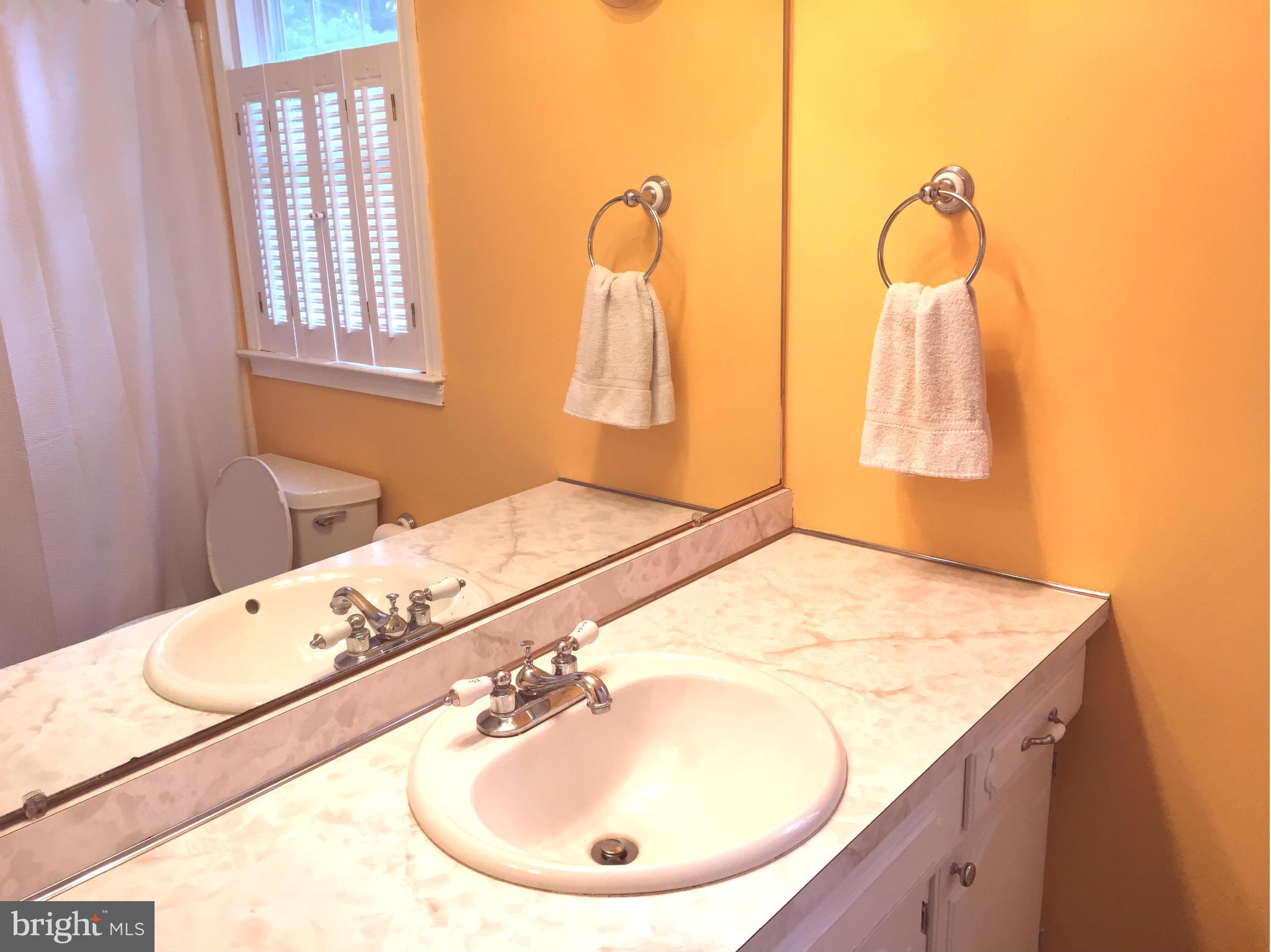 11911 Bennett Road Herndon, VA 20171 - Photo 23 of 27 Bath