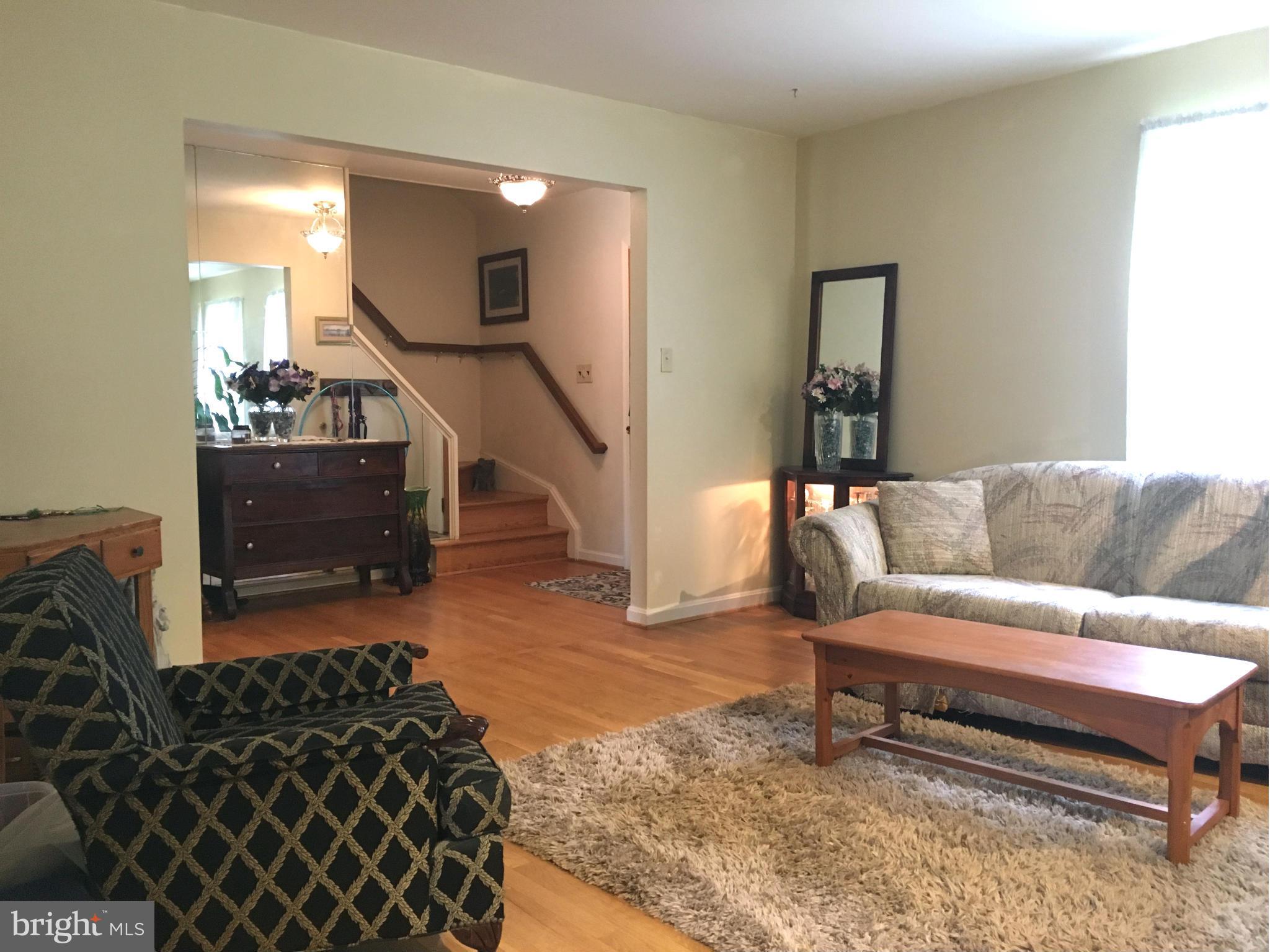 11911 Bennett Road Herndon, VA 20171 - Photo 6 of 27 Living Room