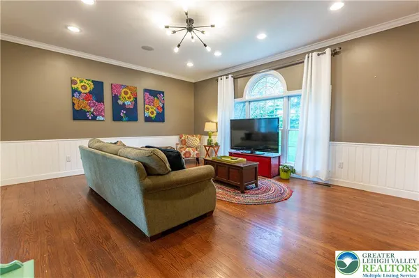 $879,900 | 4260 Farmersville Court, Easton, PA 18045