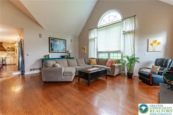 $879,900 | 4260 Farmersville Court, Easton, PA 18045