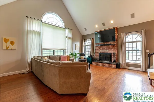 $879,900 | 4260 Farmersville Court, Easton, PA 18045