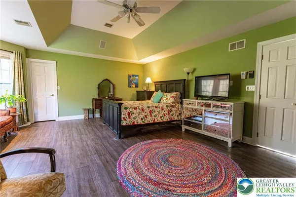 $879,900 | 4260 Farmersville Court, Easton, PA 18045