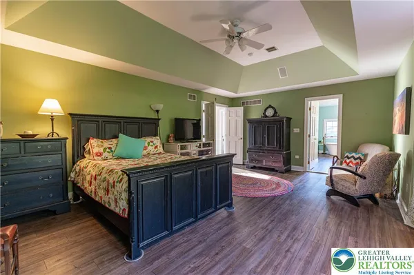 $879,900 | 4260 Farmersville Court, Easton, PA 18045