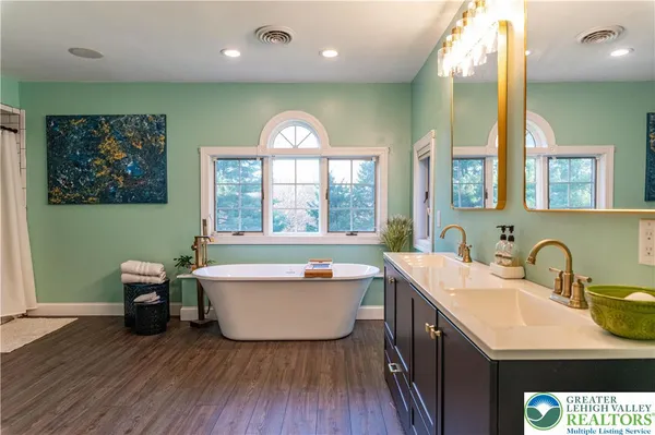 $879,900 | 4260 Farmersville Court, Easton, PA 18045