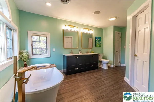 $879,900 | 4260 Farmersville Court, Easton, PA 18045