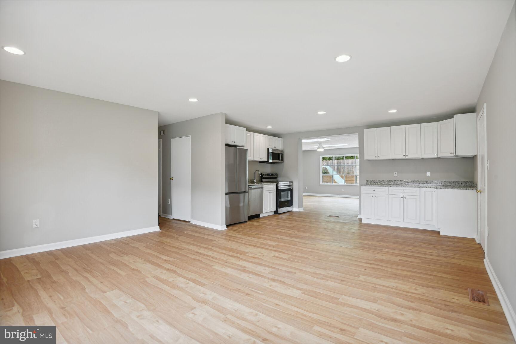 620 West Beech Road Sterling, VA 20164 - Photo 3 of 19 NEW FLOORS