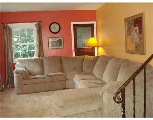 210 Inwood Road Pittsburgh, PA 15237 - Photo 4 of 11 Living Room.