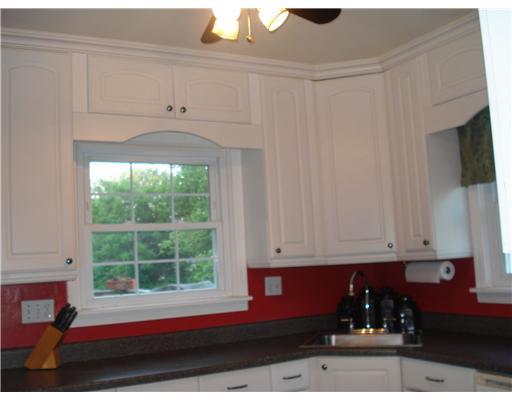 210 Inwood Road Pittsburgh, PA 15237 - Photo 8 of 11 Kitchen.