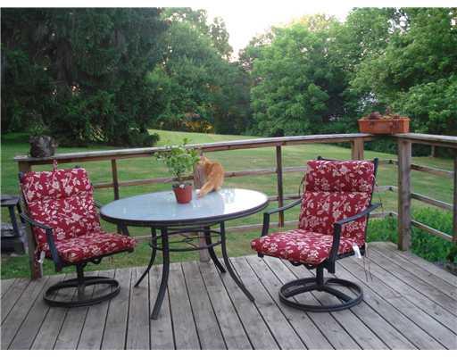 210 Inwood Road Pittsburgh, PA 15237 - Photo 9 of 11 Yard/Garden. Deck