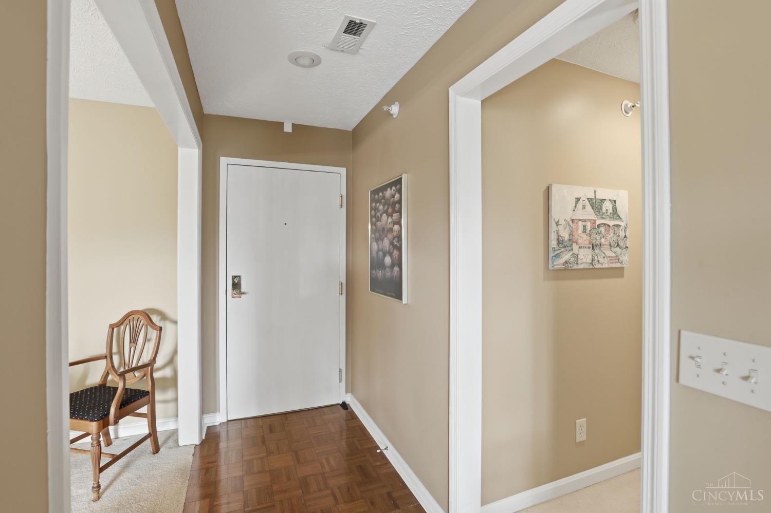 4341 Regency Ridge Court, Unit 304 Cincinnati, OH 45248 - Photo 3 of 40