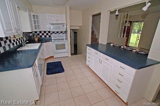 250 East Romeo Road Oakland, MI 48363 - Photo 3 of 16 Kitchen 2