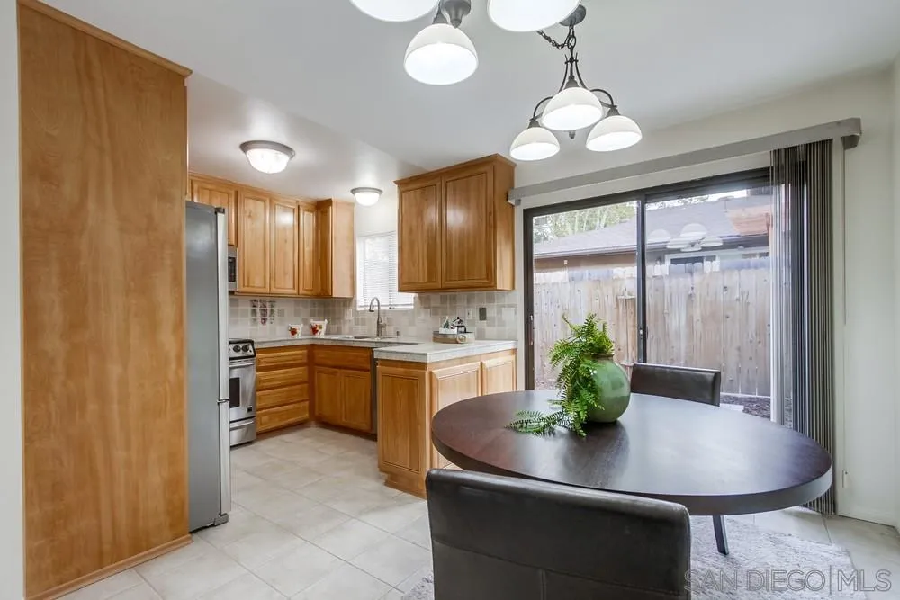 8918 Fletcher Valley Dr. Santee, CA 92071 - Photo 9 of 31