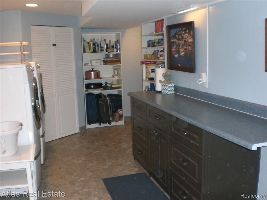 8042 Burleigh Road Grand Blanc, MI 48439 - Photo 32 of 57 8042Burleigh Grand Blanc (39).JPG