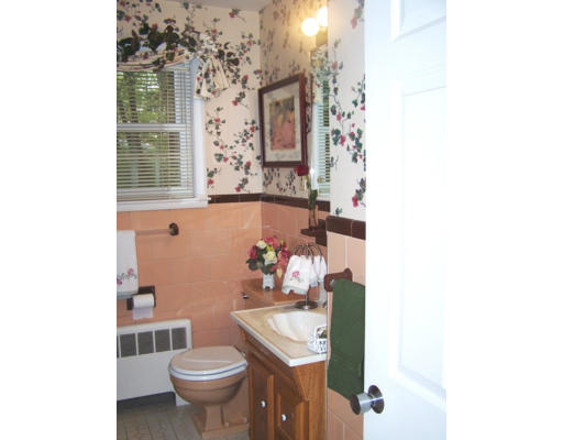 36 Chandler Road Andover, MA 01810 - Photo 12 of 21 Gallery Image 12