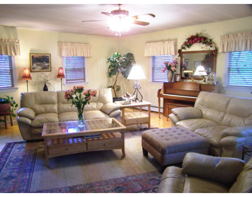 36 Chandler Road Andover, MA 01810 - Photo 8 of 21 Gallery Image 8