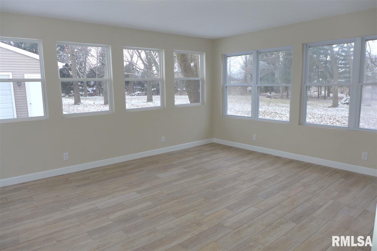 2014 West Alta Road Peoria, IL 61615 - Photo 3 of 27 Gallery Image 3