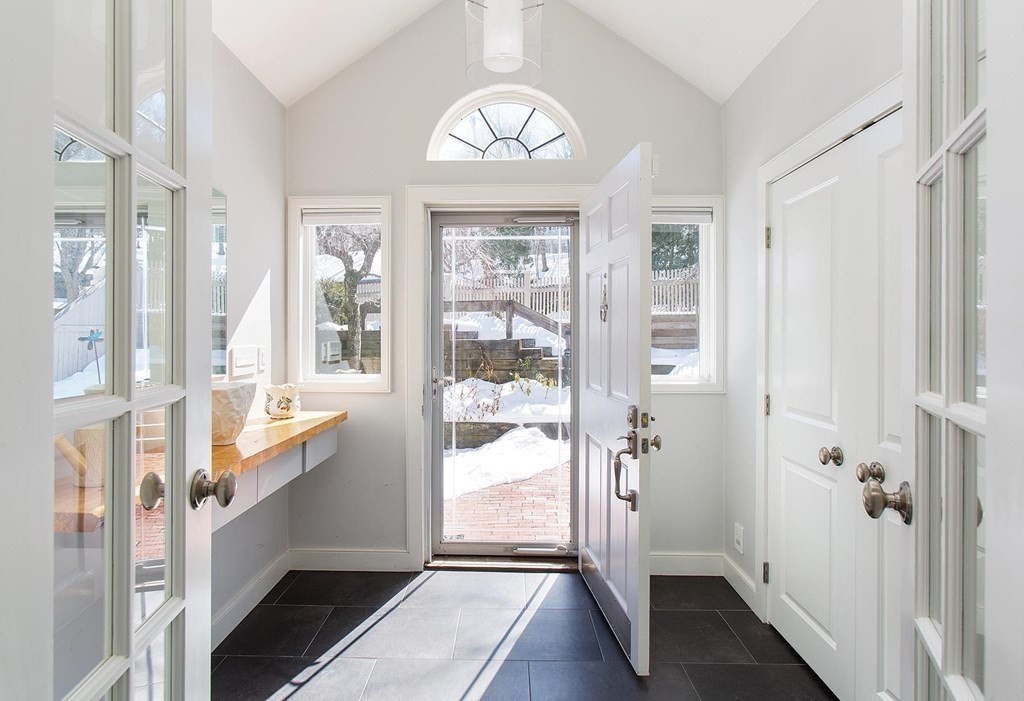 109 Algonquin Road, Unit 109 Newton, MA 02467 - Photo 2 of 19 Gallery Image 2