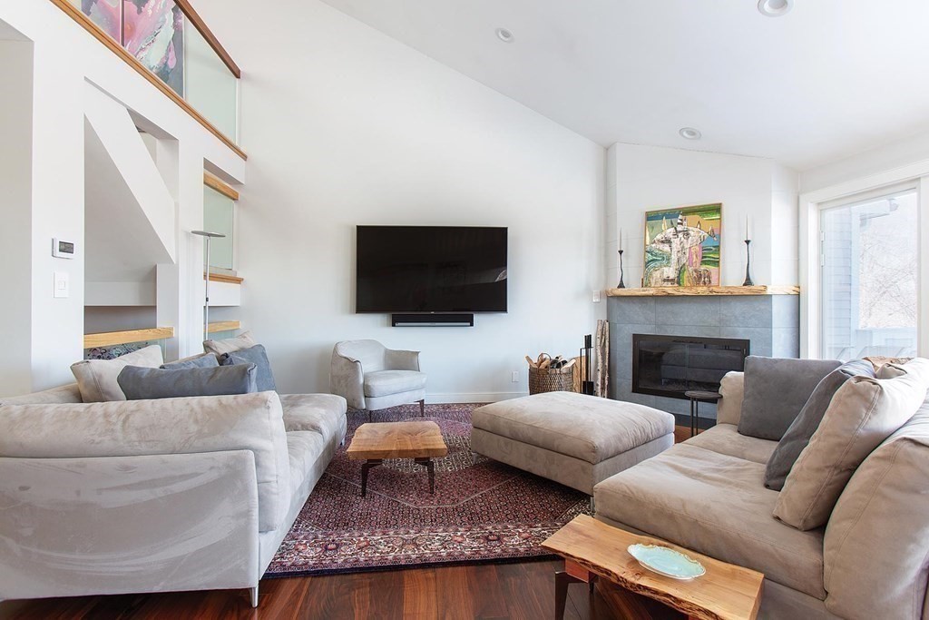 109 Algonquin Road, Unit 109 Newton, MA 02467 - Photo 4 of 19 Gallery Image 4