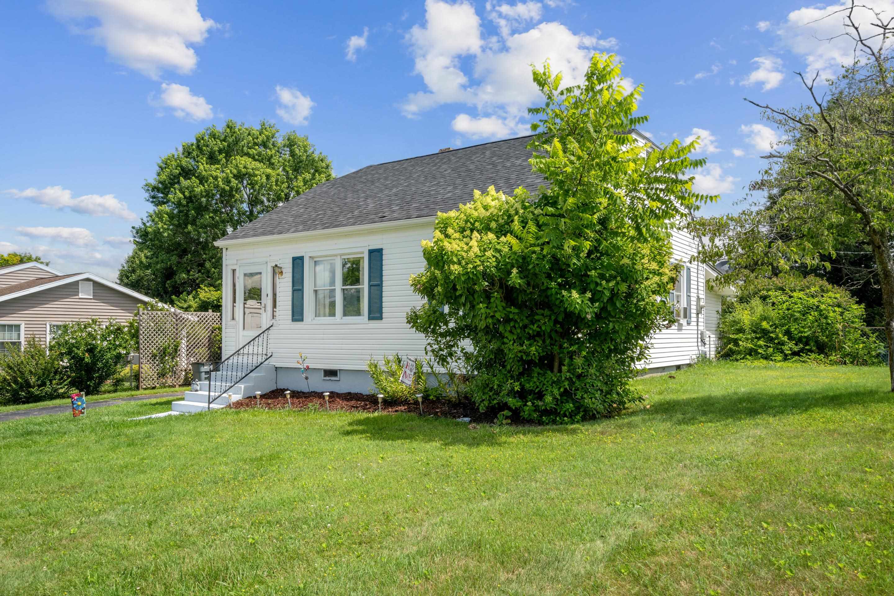 6442 Spring Avenue Radford, VA 24141 - Photo 2 of 35 Gallery Image 2