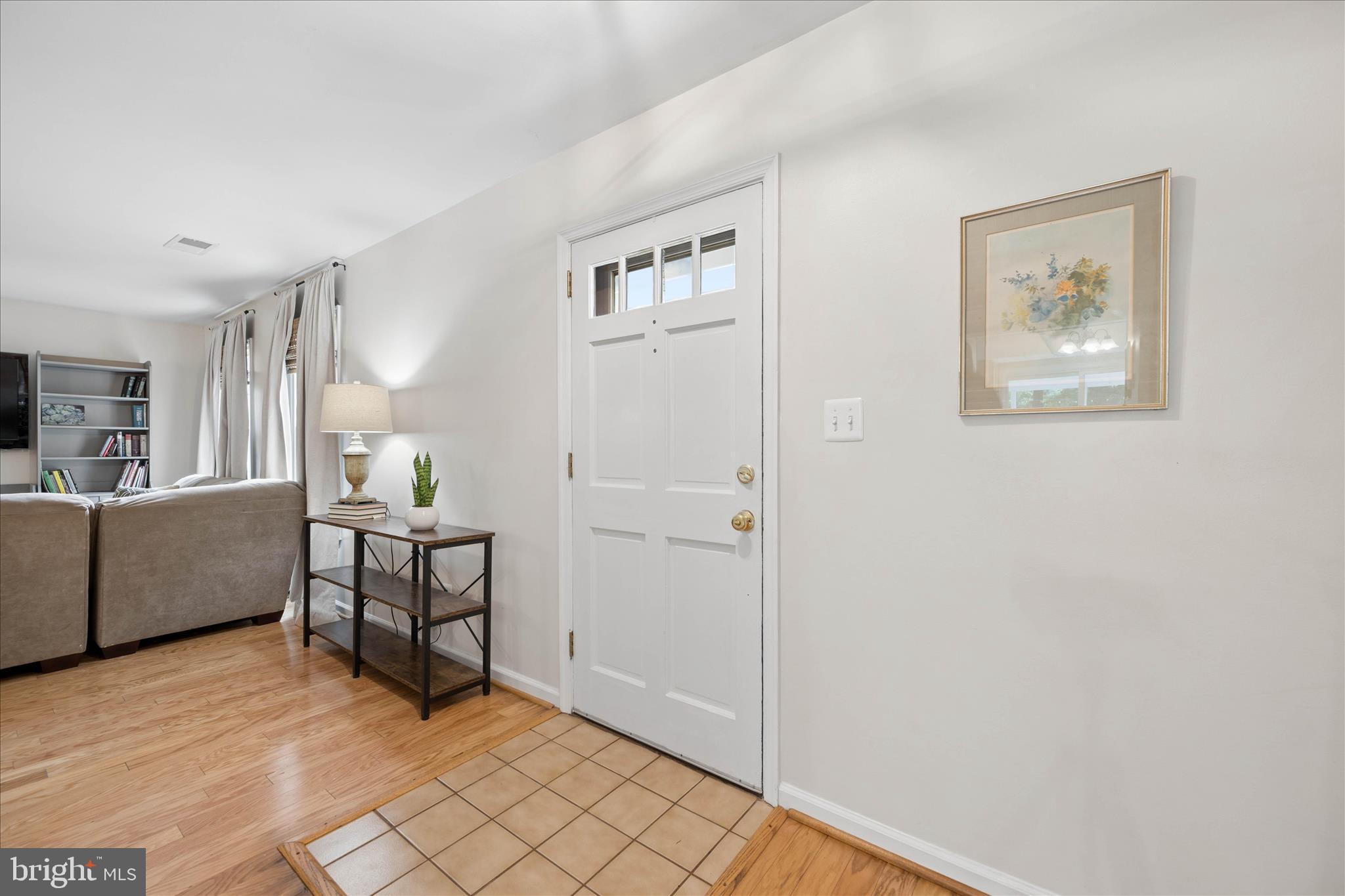 19804 Westerly Avenue Poolesville, MD 20837 - Photo 5 of 60 Entry