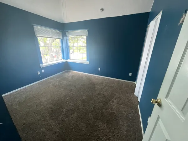 a view of empty room with window