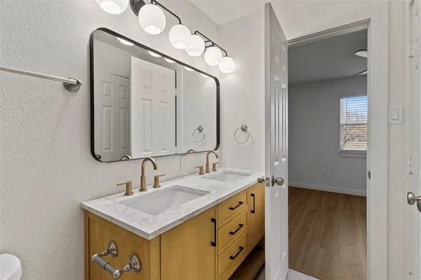 $1,550 | 908 Isbell Road, Unit D, Fort Worth, TX 76114