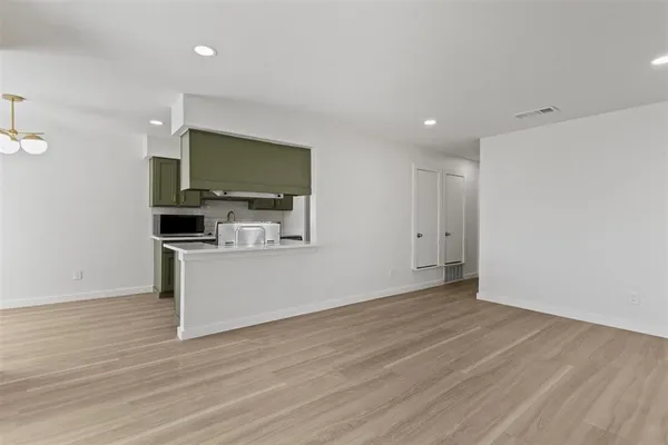 $1,550 | 908 Isbell Road, Unit D, Fort Worth, TX 76114