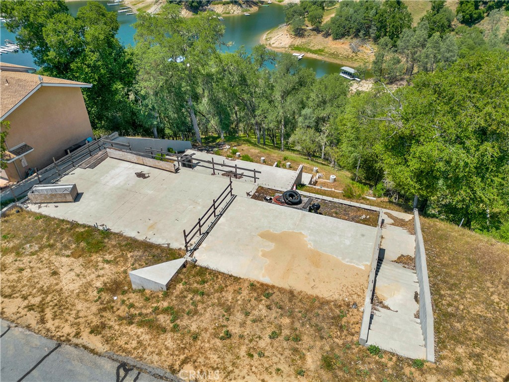8205 Bass Point Road Bradley, CA 93426 - Photo 5 of 16 a backyard of a house with lots of green space