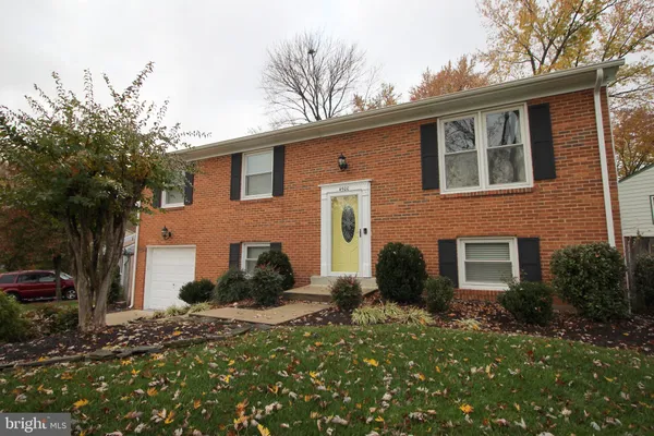 $3,995 | 4500 Lantern Place, Alexandria, VA 22306