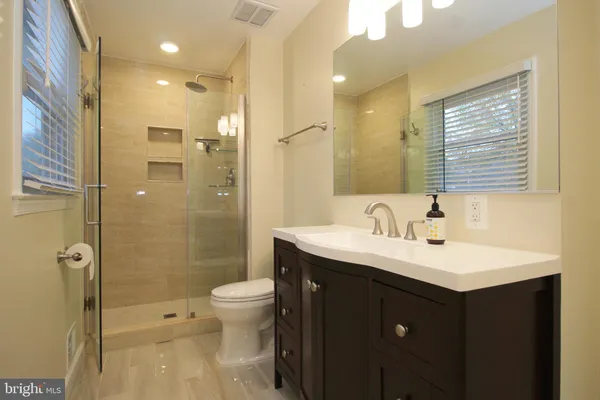 $3,995 | 4500 Lantern Place, Alexandria, VA 22306