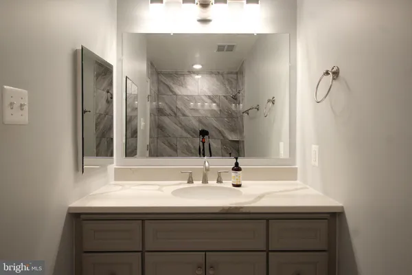 $3,995 | 4500 Lantern Place, Alexandria, VA 22306