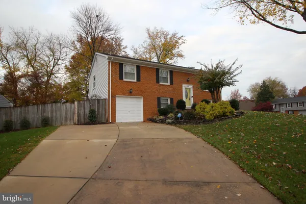 $3,995 | 4500 Lantern Place, Alexandria, VA 22306