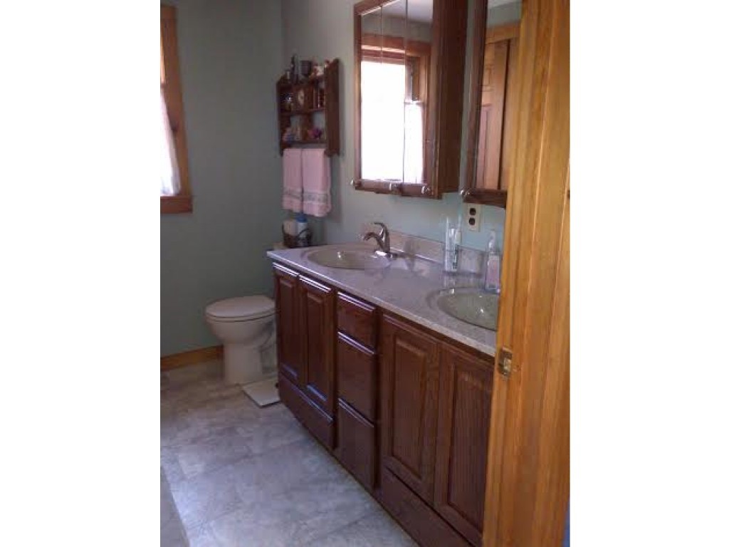 705 Oxbow Road Hinsdale, NH 03451 - Photo 5 of 27