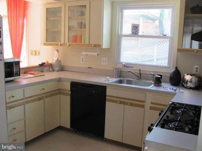 9707 Dilston Road Silver Spring, MD 20903 - Photo 7 of 24 Kitchen