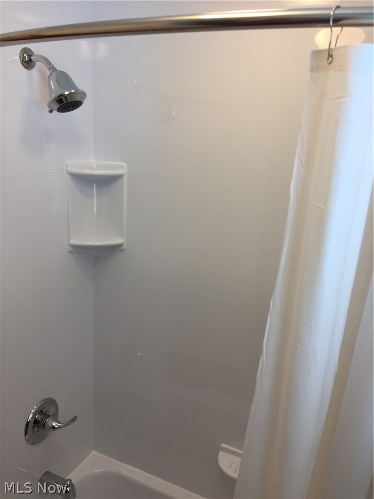 941 Winchell Road Aurora, OH 44202 - Photo 17 of 33 BATHFITTER TUB AND SURROUND INSTALLED IN JUNE 2017