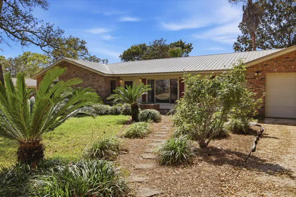 $525,000 | 157 Country Club Road, Shalimar, FL 32579