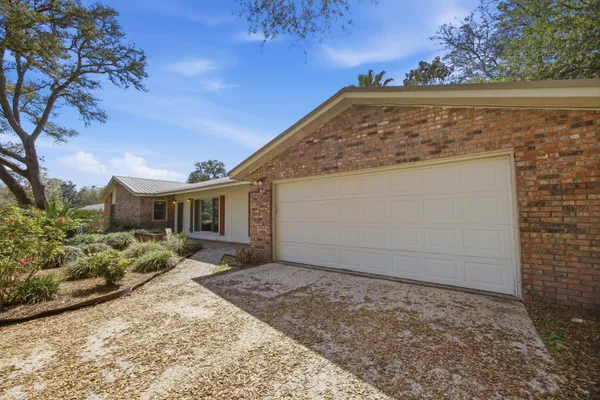 $525,000 | 157 Country Club Road, Shalimar, FL 32579