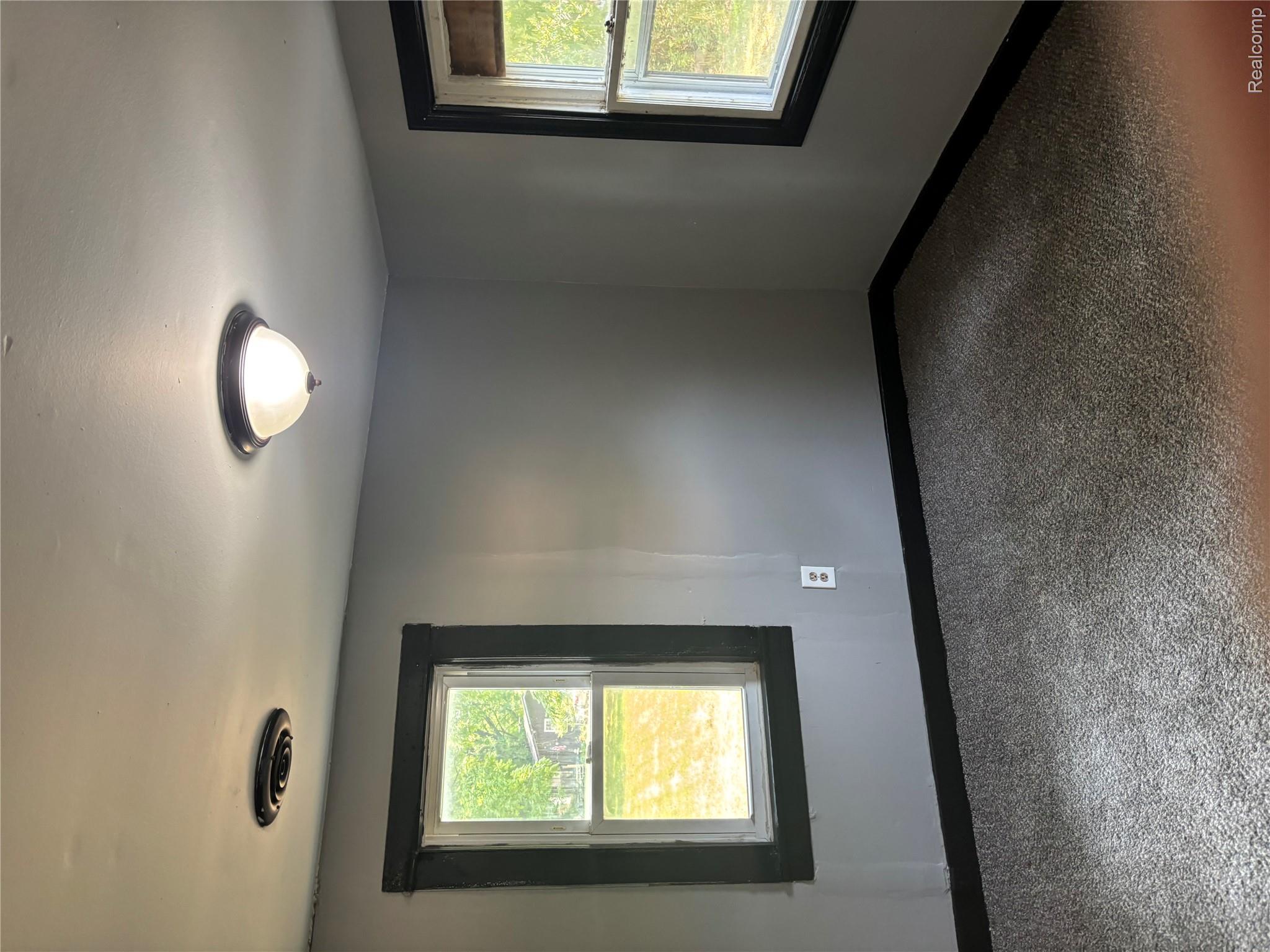 4072 South Center Road Burton, MI 48519 - Photo 12 of 15 IMG_6680.jpg