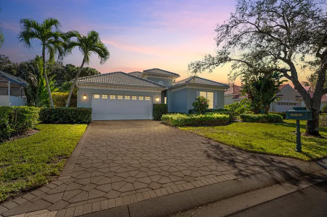 $972,000 | 889 Island Club Square, Vero Beach, FL 32963