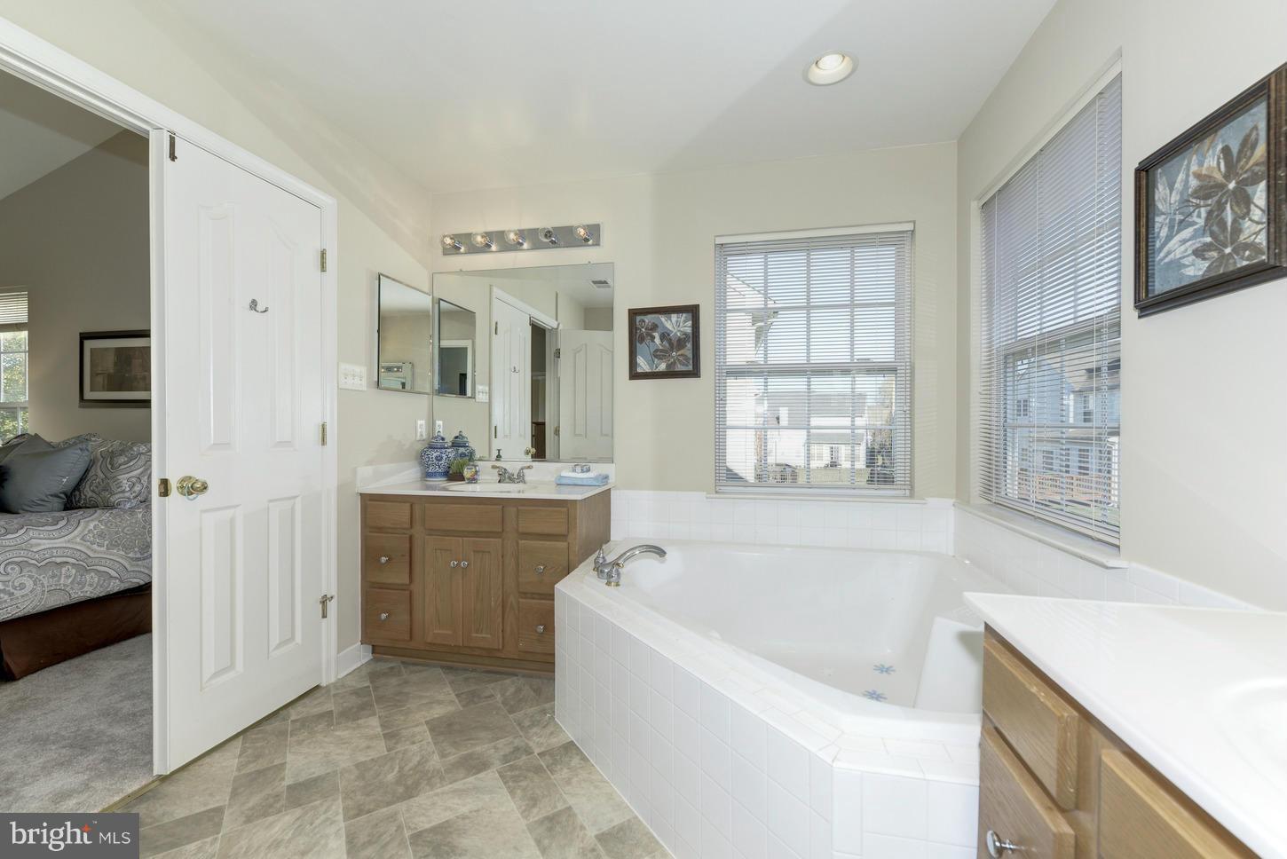14007 Falconcrest Road Germantown, MD 20874 - Photo 19 of 29 Private owners bath- reverse view