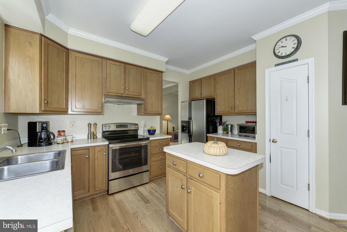 14007 Falconcrest Road Germantown, MD 20874 - Photo 9 of 29 Kitchen