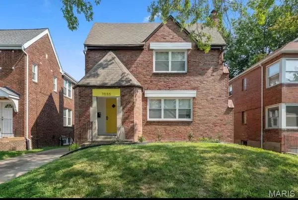 $425,000 | 7055 Dartmouth Avenue, University City, MO 63130