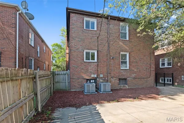 $425,000 | 7055 Dartmouth Avenue, University City, MO 63130
