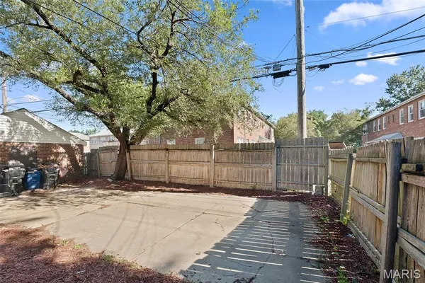$425,000 | 7055 Dartmouth Avenue, University City, MO 63130