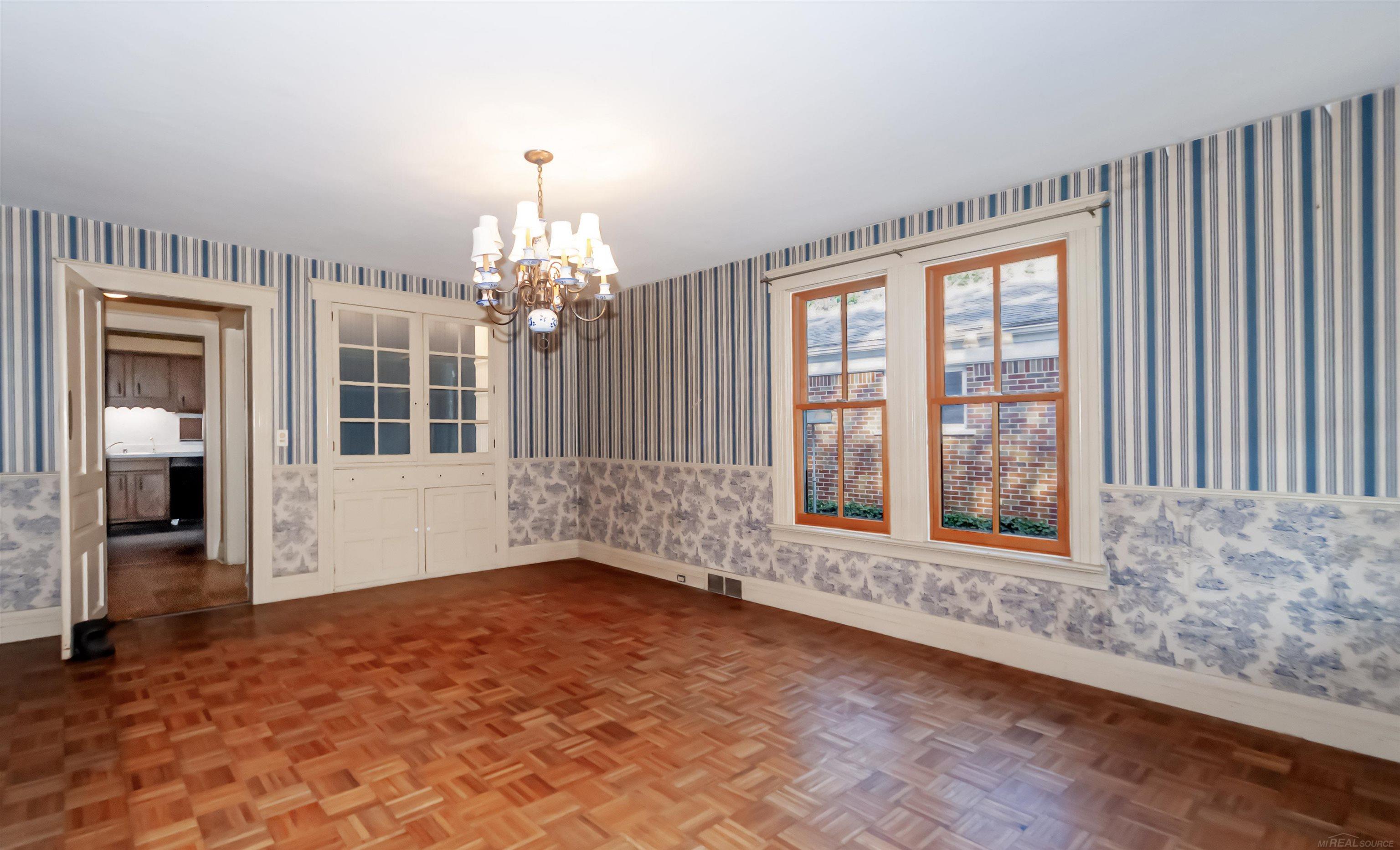 194 Moross Road Grosse Pointe, MI 48236 - Photo 18 of 64 50218137-7cf2ef6c-1a39-4b49-a8ed-5979379f6a8c.JPG