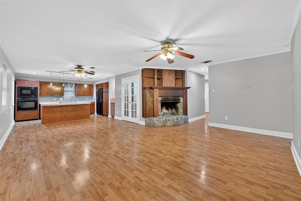 910 Kerry Street Benbrook, TX 76126 - Photo 10 of 32