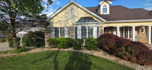 $525,000 | 504 Malinmor Drive, St. Charles, MO 63304
