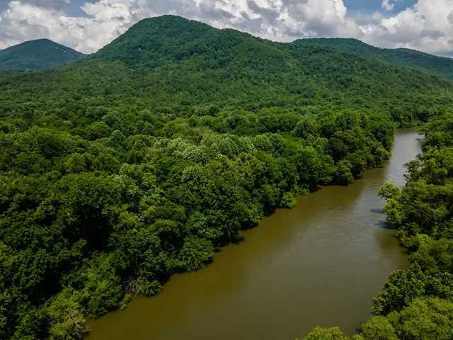 $949,900 | 5518 Highway 30, Benton, TN 37307