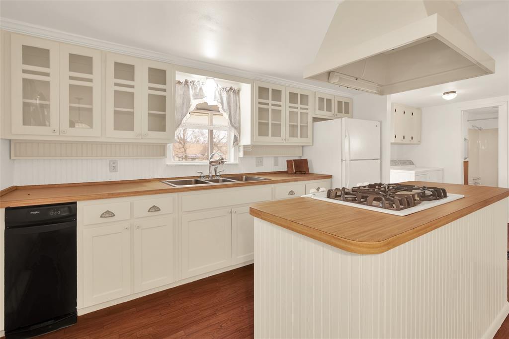 404 North Blanton Whitewright, TX 75491 - Photo 15 of 34 a kitchen with kitchen island a stove a sink and a window
