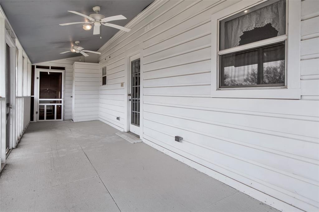 404 North Blanton Whitewright, TX 75491 - Photo 25 of 34 a view of a livingroom with an empty space